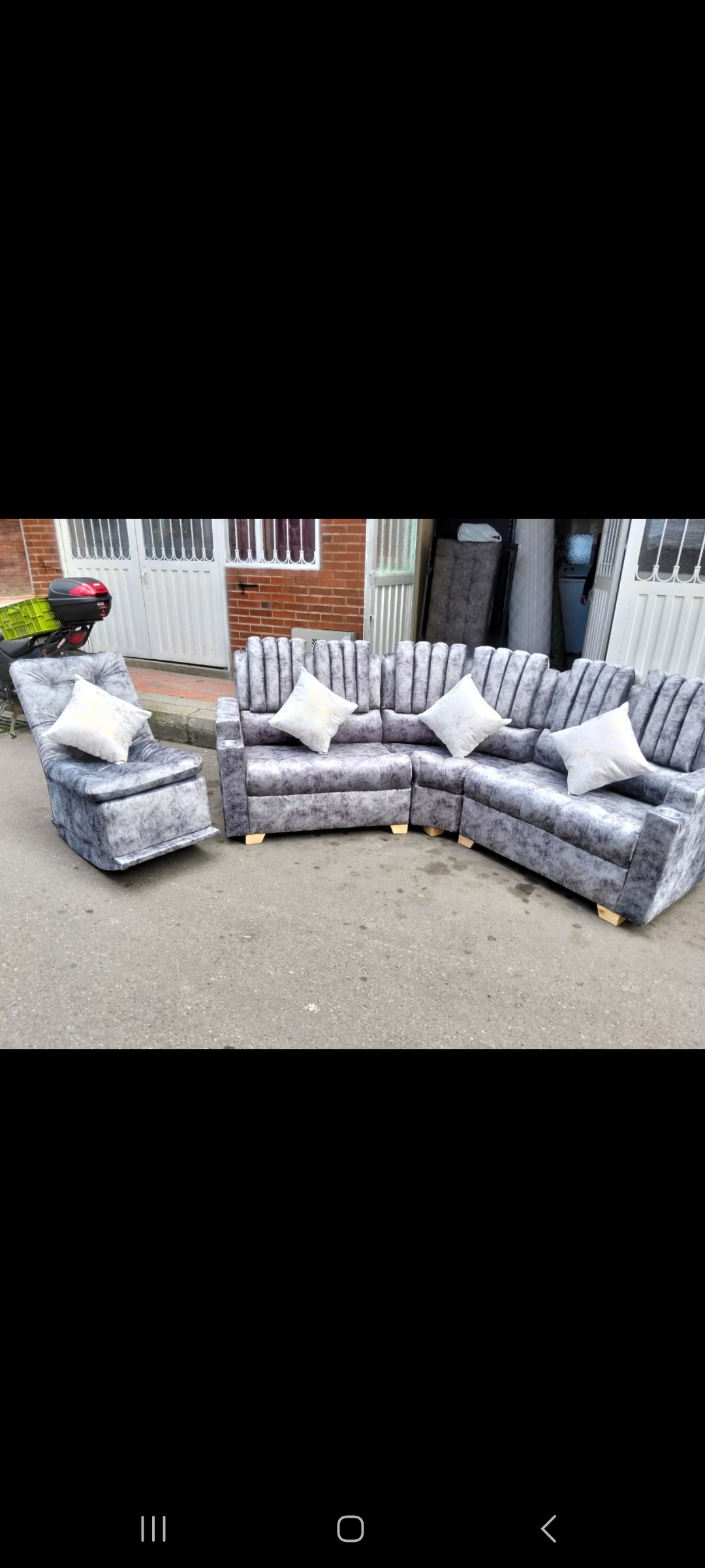 Sala M con cabeceros rayados 